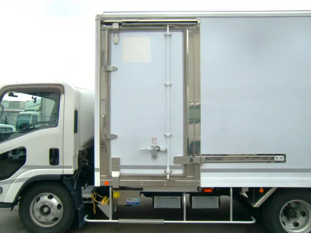 いすゞ エルフ 2RG-NPR88YN(2WD)の写真10