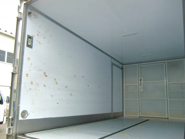 いすゞ エルフ 2RG-NPR88YN(2WD)の写真16