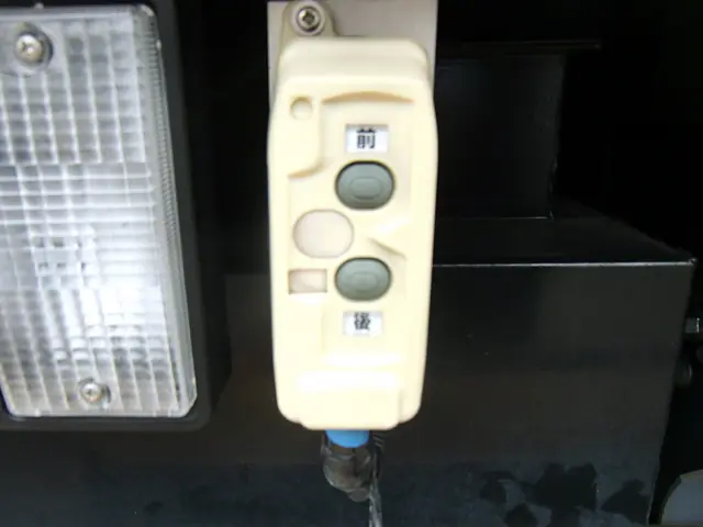 いすゞ エルフ 2RG-NPR88YN(2WD)の写真18