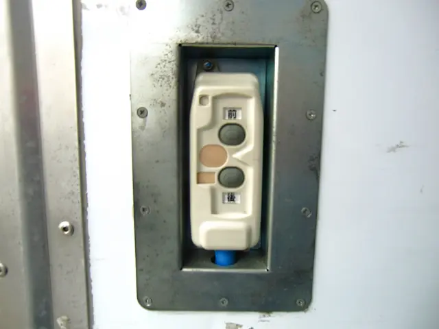 いすゞ エルフ 2RG-NPR88YN(2WD)の写真19