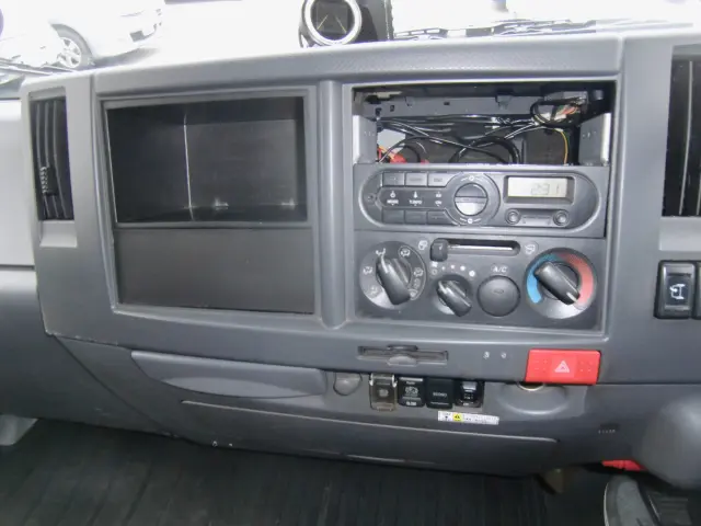 いすゞ エルフ 2RG-NPR88YN(2WD)の写真25