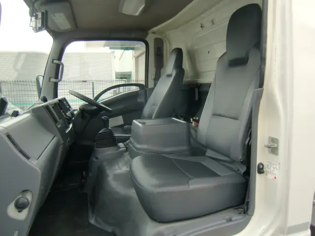 いすゞ エルフ 2RG-NPR88YN(2WD)の写真29