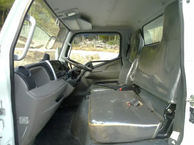 三菱 キャンター 2PG-FBA60(2WD)の写真30