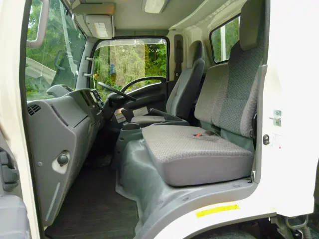 いすゞ エルフ 2RG-NPR88AR(2WD)の写真31