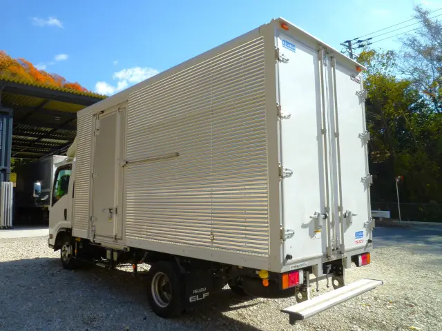 いすゞ エルフ 2RG-NLR88AN(2WD)の写真6