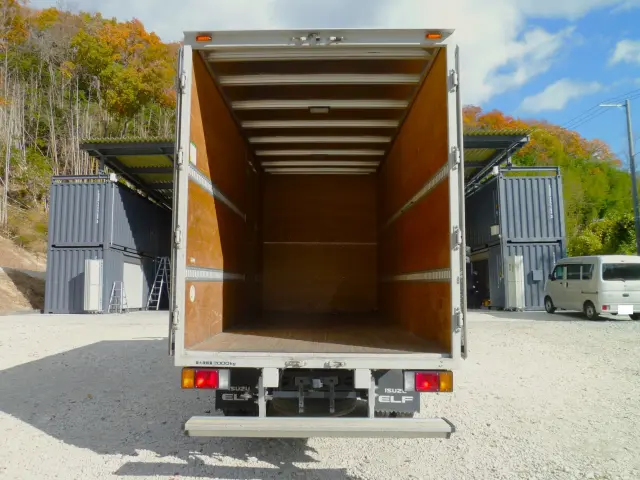 いすゞ エルフ 2RG-NLR88AN(2WD)の写真9