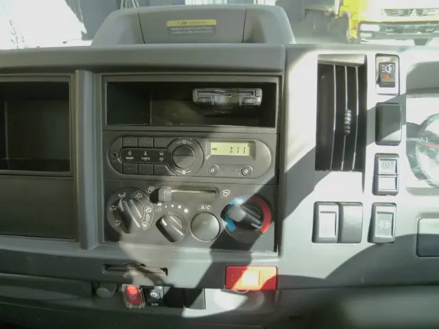 いすゞ エルフ 2RG-NLR88AN(2WD)の写真21