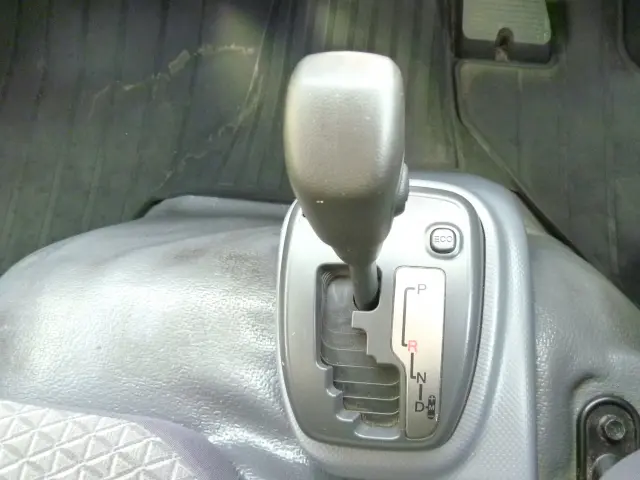 いすゞ エルフ 2RG-NLR88AN(2WD)の写真23