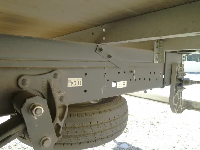 いすゞ エルフ 2RG-NLR88AN(2WD)の写真32