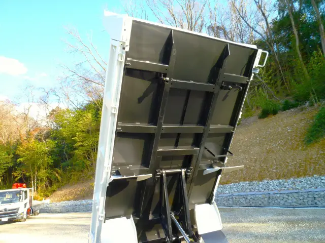 三菱 キャンター 2RG-FBA60(2WD)の写真17