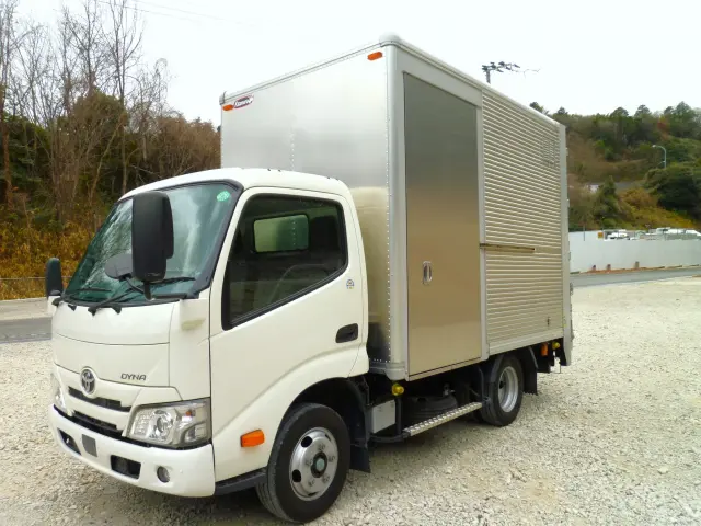 トヨタ ダイナ 2RG-XZU605(2WD)の写真1