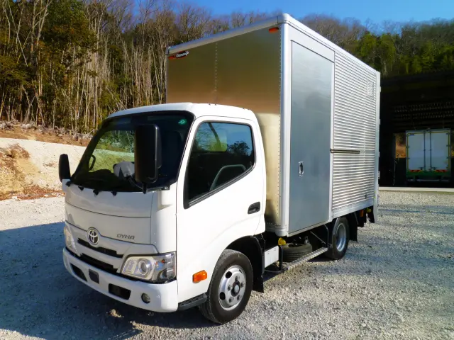 トヨタ ダイナ 2RG-XZU605(2WD)の写真1