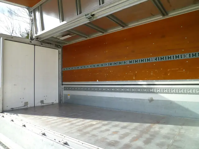 いすゞ エルフ 2RG-NMR88AN(2WD)の写真22