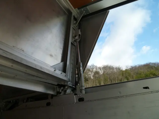 いすゞ エルフ 2RG-NMR88AN(2WD)の写真23