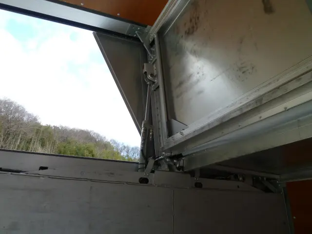 いすゞ エルフ 2RG-NMR88AN(2WD)の写真25