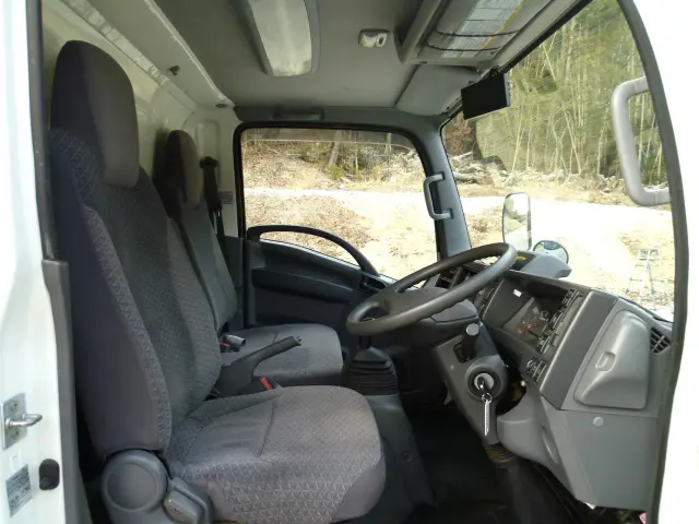 いすゞ エルフ 2RG-NMR88AN(2WD)の写真32