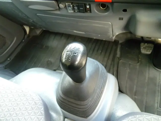 いすゞ エルフ 2RG-NMR88AN(2WD)の写真35