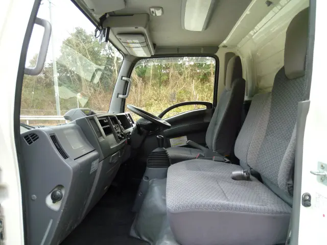いすゞ エルフ 2RG-NMR88AN(2WD)の写真37