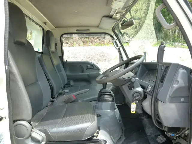 いすゞ エルフ 2RG-NKR88AD(2WD)の写真27