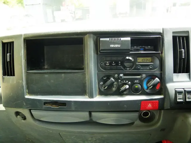 いすゞ エルフ 2RG-NKR88AD(2WD)の写真28