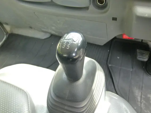 いすゞ エルフ 2RG-NKR88AD(2WD)の写真30