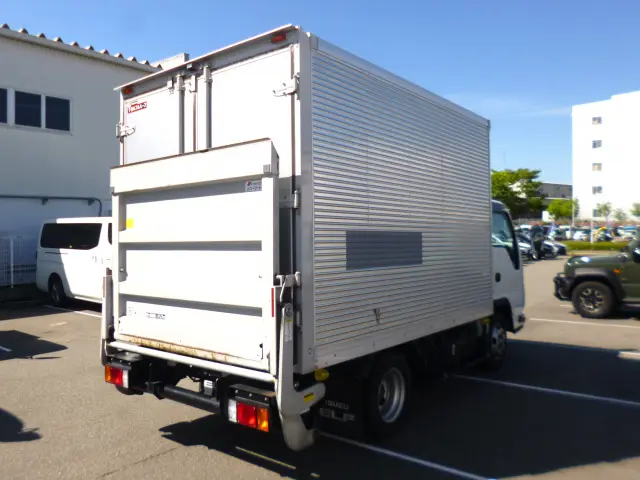いすゞ エルフ 2RG-NJR88AN(2WD)の写真4