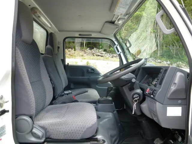 いすゞ エルフ 2RG-NJR88AN(2WD)の写真27