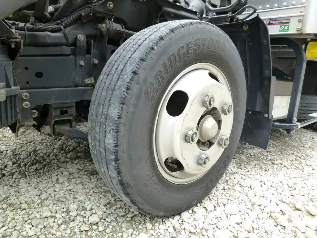 いすゞ エルフ 2RG-NJR88AN(2WD)の写真40