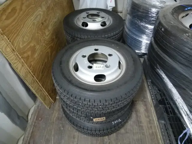 いすゞ エルフ 2RG-NJR88AN(2WD)の写真46