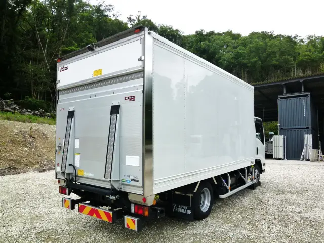 車両寸法/長6,550×幅2,050×高2,030|いすゞ エルフ 2RG-NPR88AN(2WD)の写真4