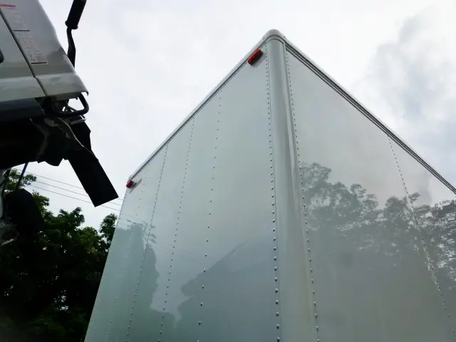 いすゞ エルフ 2RG-NPR88AN(2WD)の写真8