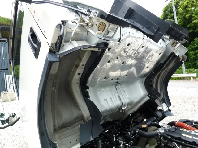 いすゞ エルフ 2RG-NPR88AN(2WD)の写真9