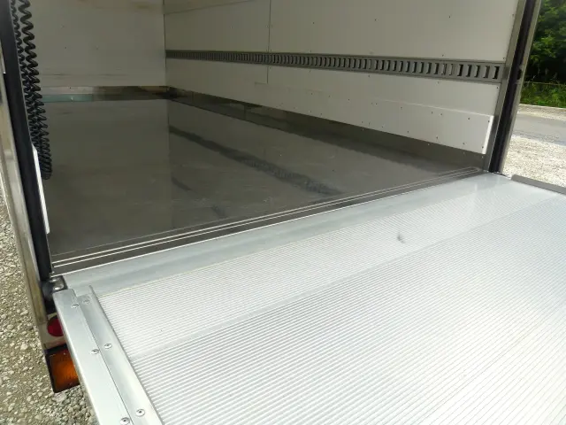 いすゞ エルフ 2RG-NPR88AN(2WD)の写真18