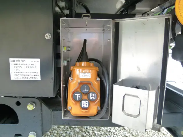 いすゞ エルフ 2RG-NPR88AN(2WD)の写真19