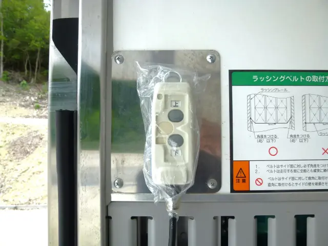 いすゞ エルフ 2RG-NPR88AN(2WD)の写真20