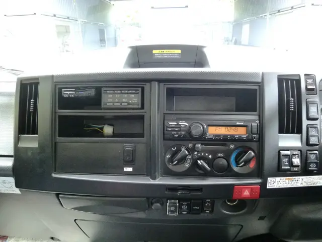 いすゞ エルフ 2RG-NPR88AN(2WD)の写真28
