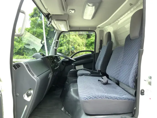 いすゞ エルフ 2RG-NPR88AN(2WD)の写真32