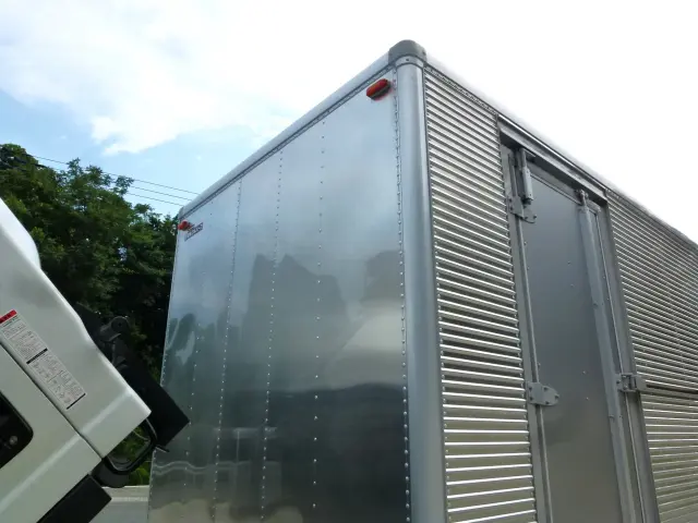 いすゞ エルフ 2RG-NPR88AN(2WD)の写真8