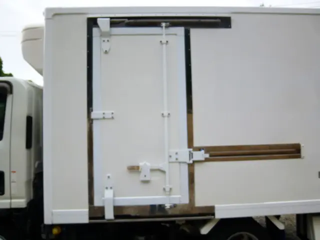 いすゞ エルフ 2RG-NLR88AN(2WD)の写真9