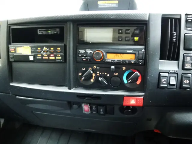 いすゞ エルフ 2RG-NLR88AN(2WD)の写真26