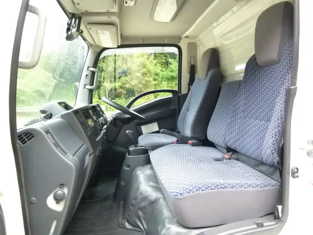 いすゞ エルフ 2RG-NLR88AN(2WD)の写真30