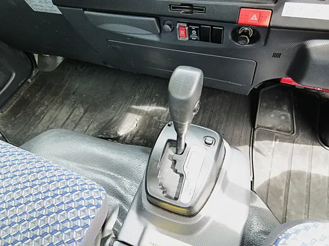 いすゞ エルフ 2RG-NPR88YN(2WD)の写真26