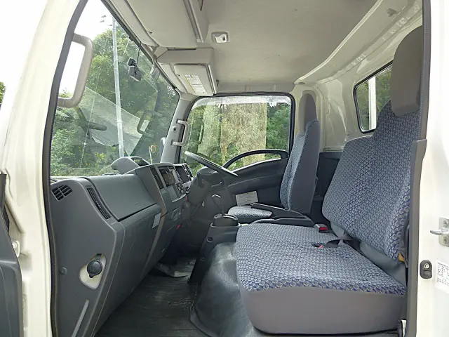 いすゞ エルフ 2RG-NPR88YN(2WD)の写真28