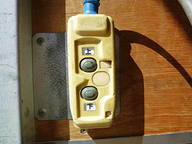 いすゞ エルフ 2RG-NLR88AN(2WD)の写真22