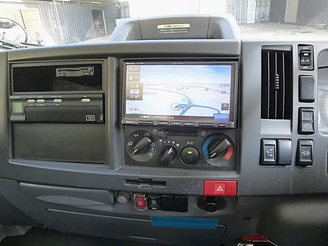 いすゞ エルフ 2RG-NLR88AN(2WD)の写真29