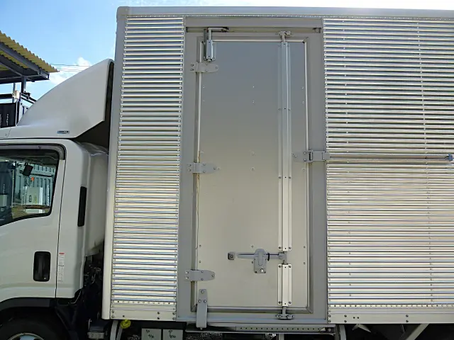 いすゞ エルフ 2RG-NPR88AN(2WD)の写真9