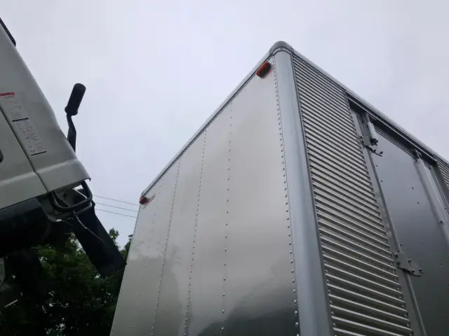 いすゞ エルフ 2RG-NPR88AN(2WD)の写真8