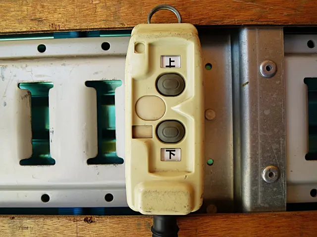 いすゞ エルフ 2RG-NPR88AN(2WD)の写真14