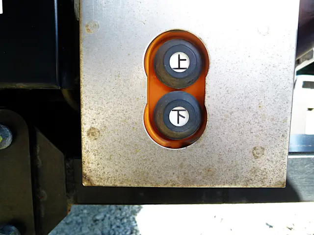 いすゞ エルフ 2RG-NPR88AN(2WD)の写真16