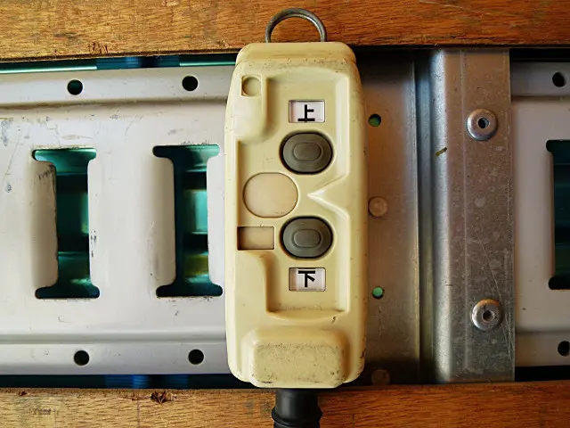 いすゞ エルフ 2RG-NPR88AN(2WD)の写真18
